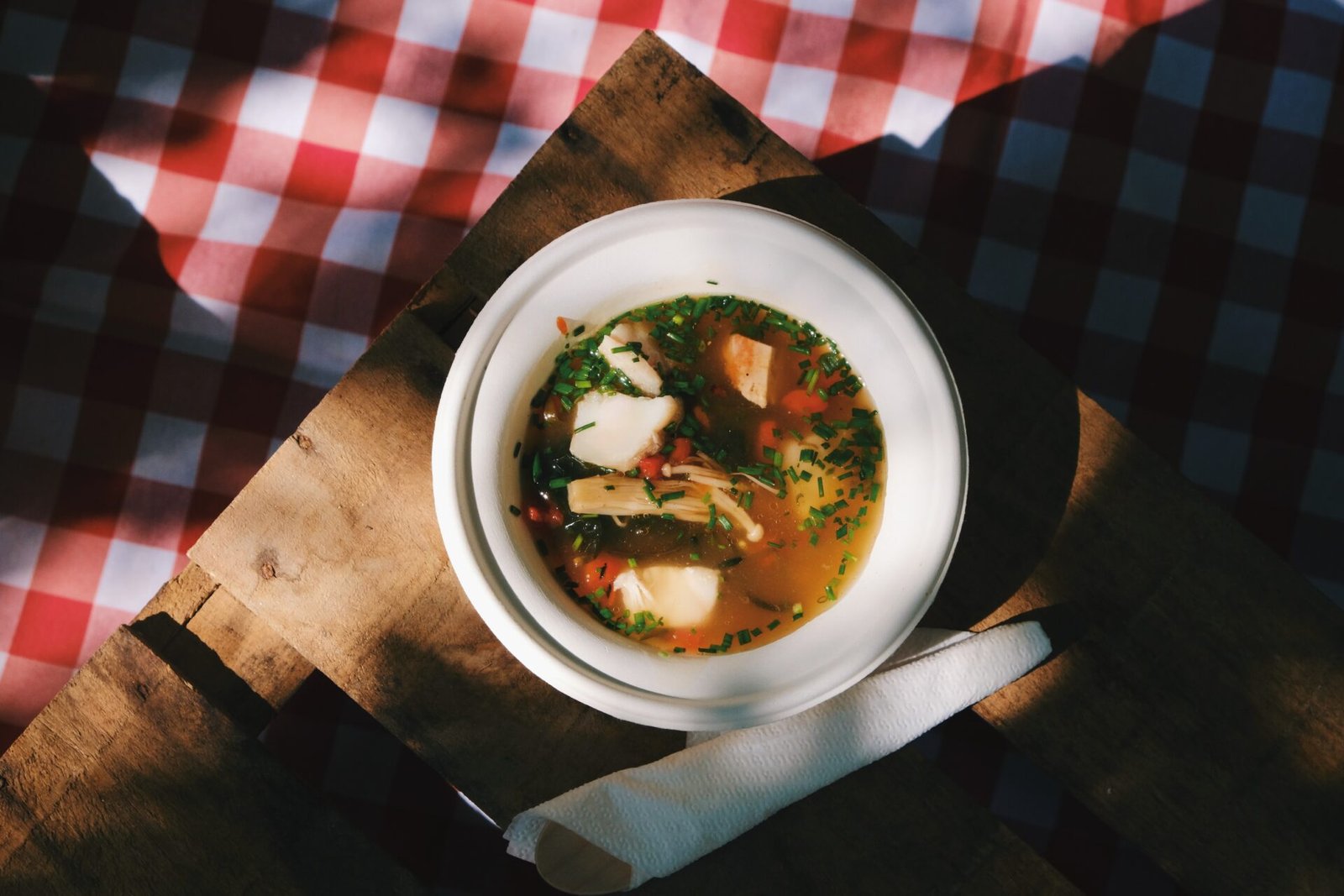 Chef Marlene Vieira (Marlene *) – Peixe
Caldeirada de rape, foie del mar, dashi de pimiento asado y algas